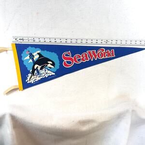 Seaworld VINTAGE 1980 Felt Pennant 26" Made in USA Orca Whales Rides Florida